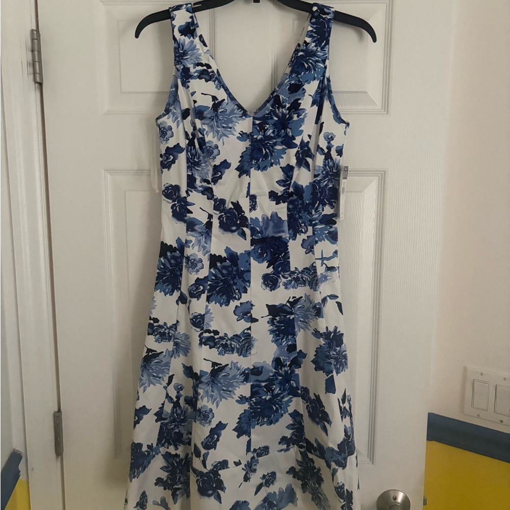 Chaps NWT Floral Blue and White Sleeveless Dress size 2